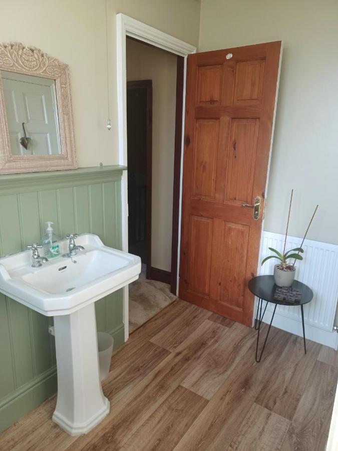 ווסטברי 200M Aosb Cottage In Westbury מראה חיצוני תמונה